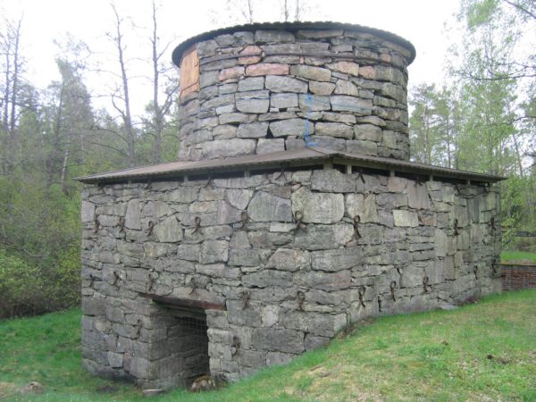 Ruin av en forntida masugn