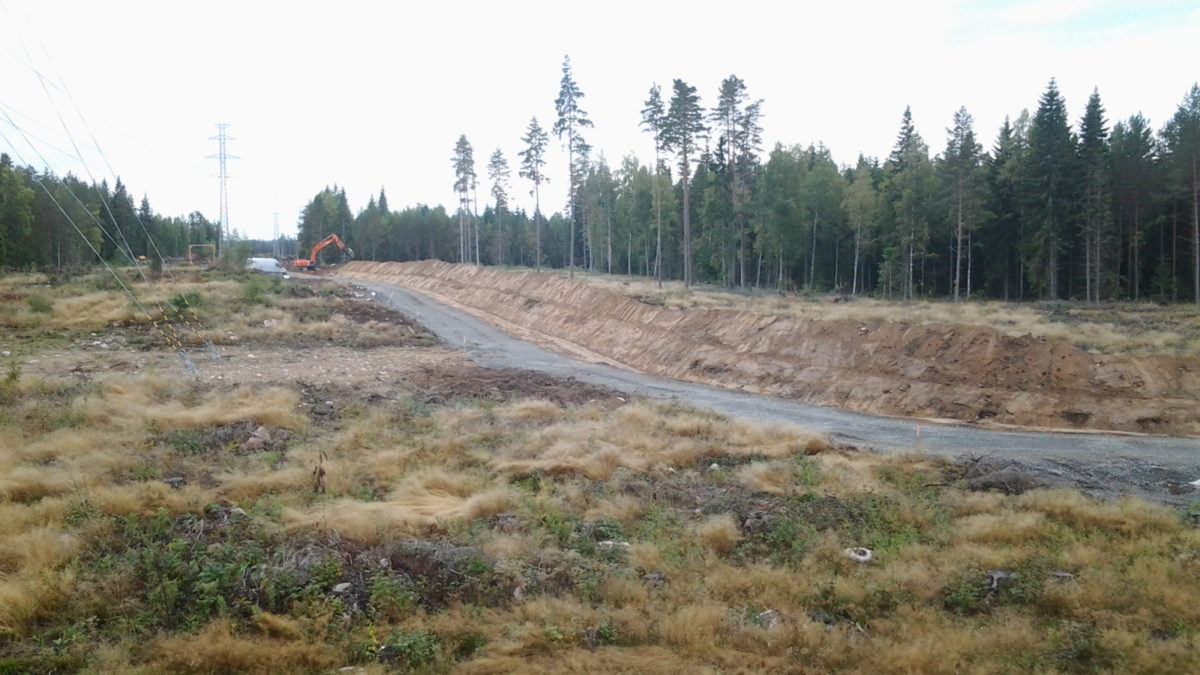 Ledningsschakt dras i ett undersökningsområde