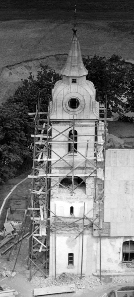 Sundbärgs barockkyrka flygbild torndetalj