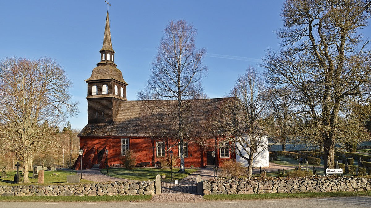 Vireda kyrka sedd från söder.